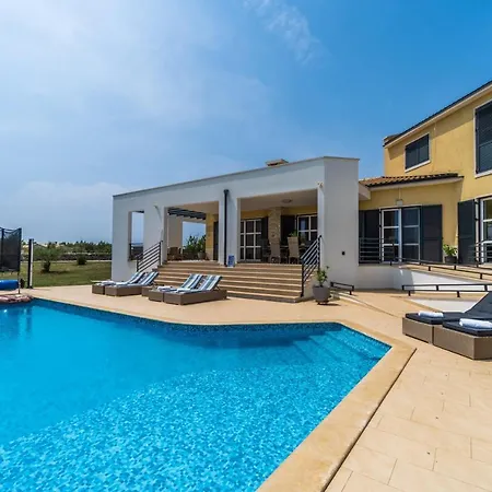 Villa Arkaim With Private Pool